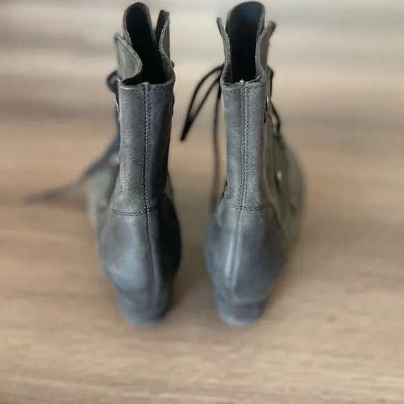 Sorel Joan of Artic Leather Wedge Weatherproof Boots in Black