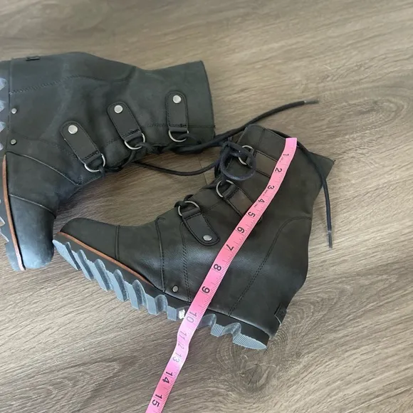 Sorel Joan of Artic Leather Wedge Weatherproof Boots in Black