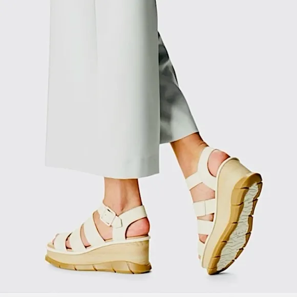 Sorel Joanie lll Platform Wedge Sandals 90s Neutral Off White Leather Chunky