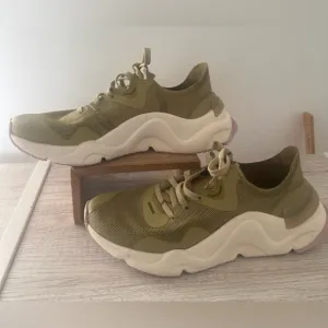 Sorel Kinetic RNEGD Float Shoes Olive Mauve Sporty Comfy Stylish Size 7