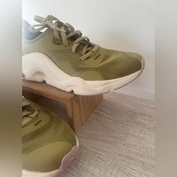 Sorel Kinetic RNEGD Float Shoes Olive Mauve Sporty Comfy Stylish Size 7