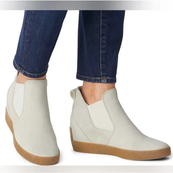 Sorel Out and About Stone Suede Slip on Wedge boot Shoes size 9.5