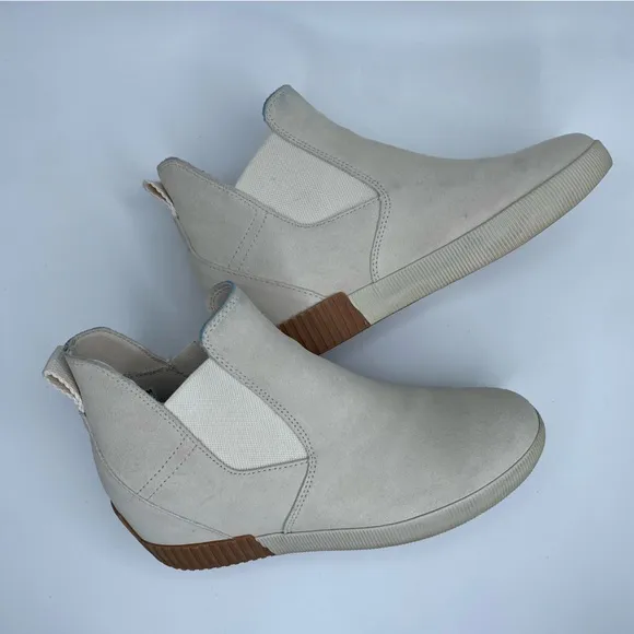 Sorel Out and About Stone Suede Slip on Wedge boot Shoes size 9.5