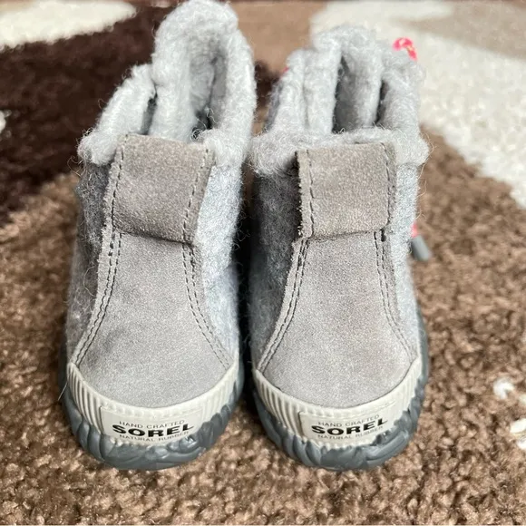 Sorel Out N About Duck Boots Size 6 In Gray/Pink