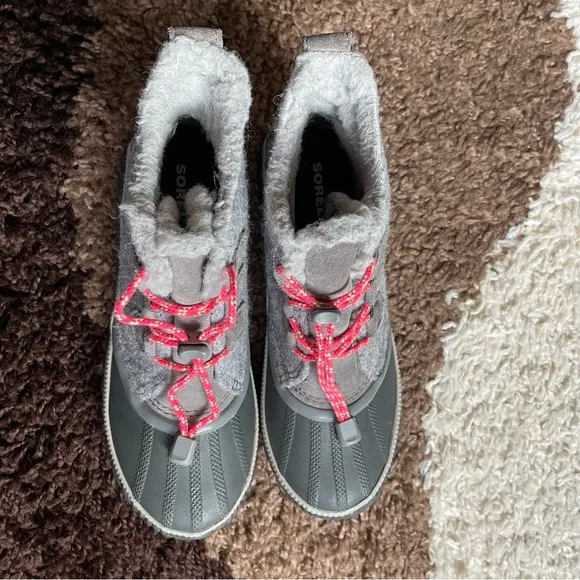 Sorel Out N About Duck Boots Size 6 In Gray/Pink