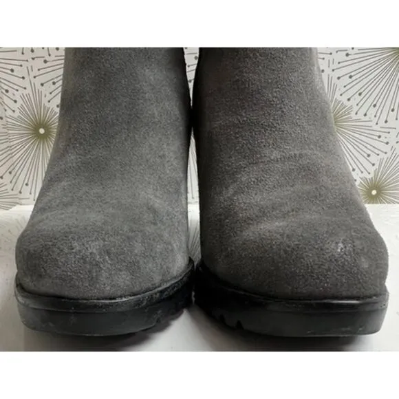 Sorel Quarry Gray Leather After Hours Chelsea wedge boot. Size 8.