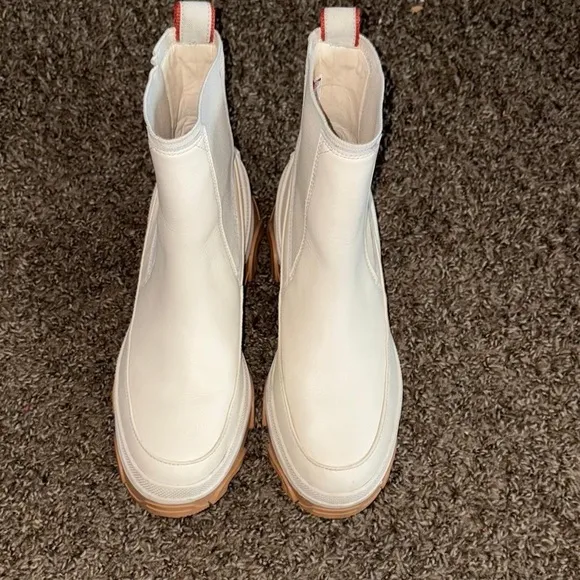 Sorel Tan and White Chelsea Ankle Booties with Chunky Sole