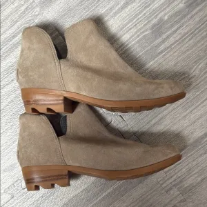 Sorel Tan Suede Booties Size 8
