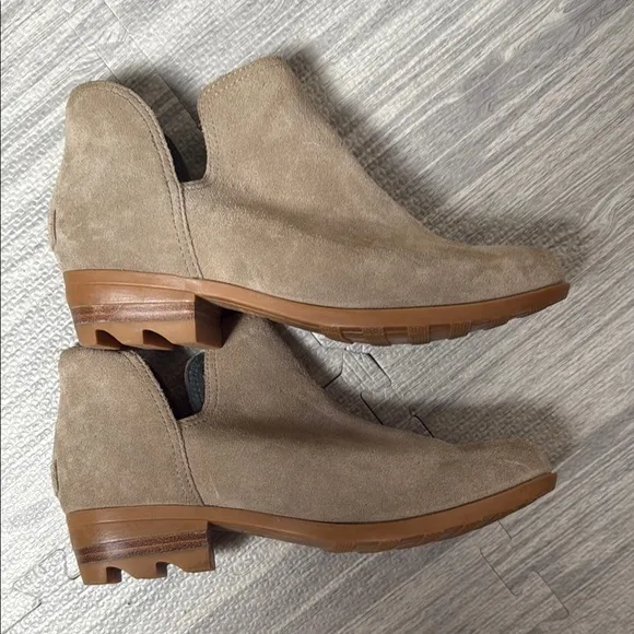 Sorel Tan Suede Booties Size 8