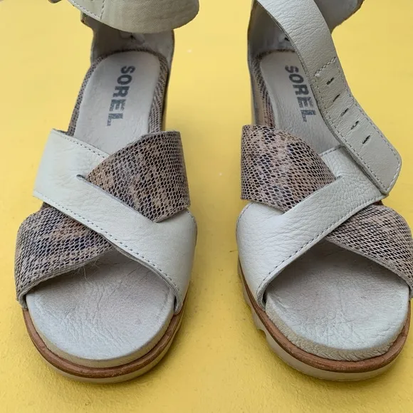 SOREL wedge heels strappy utility style snake print detail shoes 8
