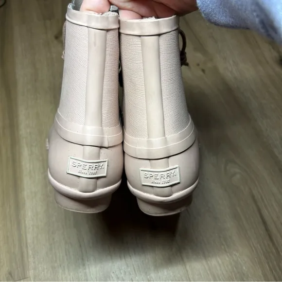 Sperry pale pink rubber duck boots size 9