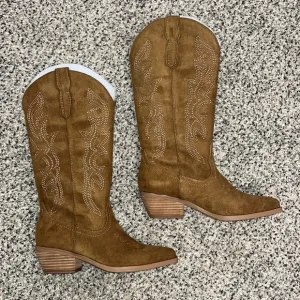 Steve Madden Dezi Boots (Color: Chestnut)
