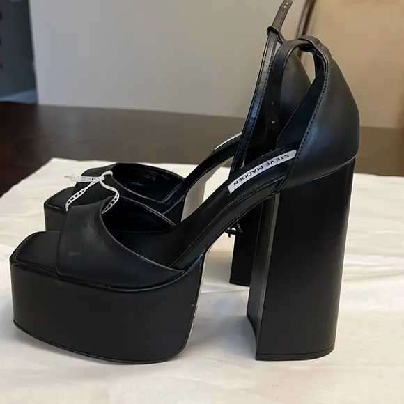 Steve MaddenKassiani Leather Platform Dress Sandals
