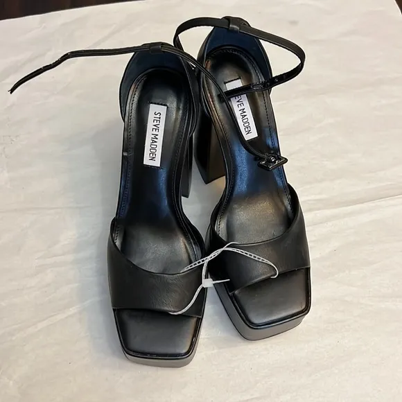 Steve MaddenKassiani Leather Platform Dress Sandals