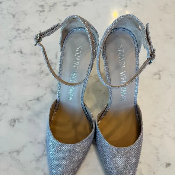 Stuart Weitzman &quot;Queen Helena&quot; high heel in a silver glitter finish. Size 9B EUC