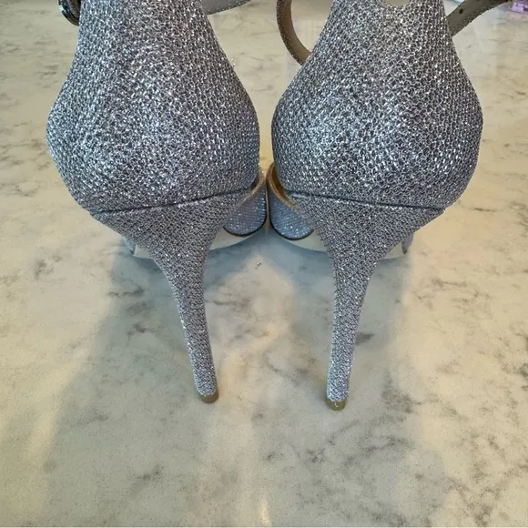 Stuart Weitzman &quot;Queen Helena&quot; high heel in a silver glitter finish. Size 9B EUC