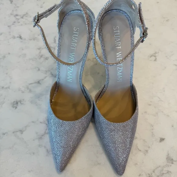 Stuart Weitzman &quot;Queen Helena&quot; high heel in a silver glitter finish. Size 9B EUC