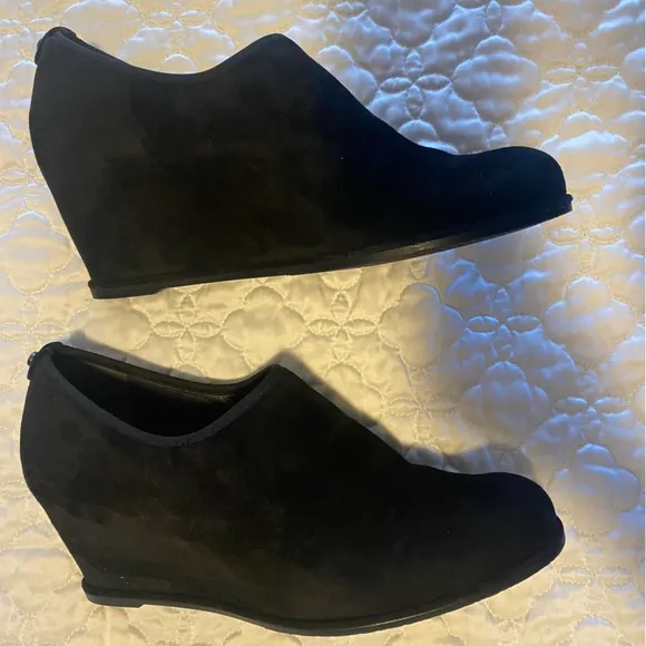 Stuart Weitzman Black Suede Wedge Shoes. 9W in good condition.