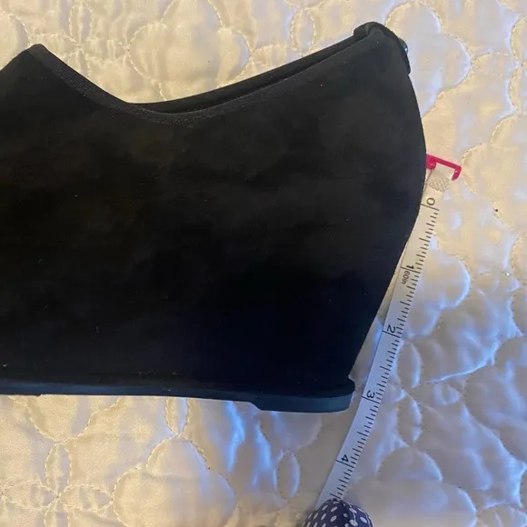 Stuart Weitzman Black Suede Wedge Shoes. 9W in good condition.