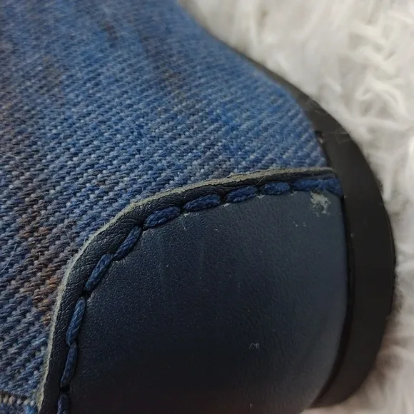 Stuart Weitzman Blue Fabric Tassel Detail Upper Round Toe Slip On Flat Loafer