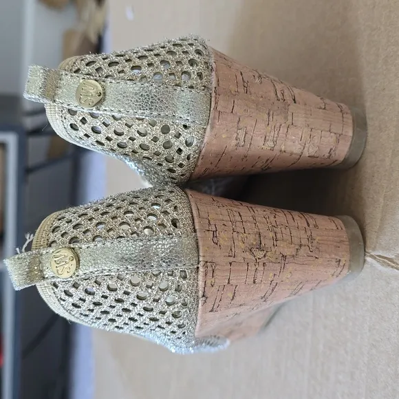 Stuart Weitzman Caye gold metallic cork wedge slip on shoes-5