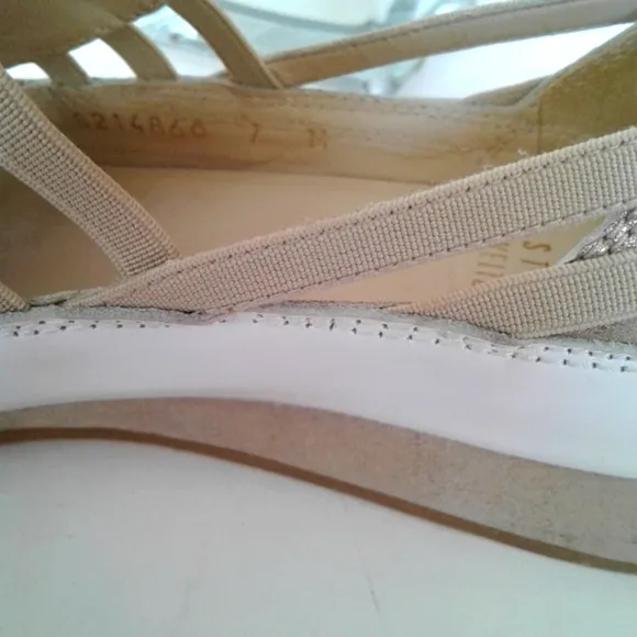 Stuart Weitzman gold metallic shoes