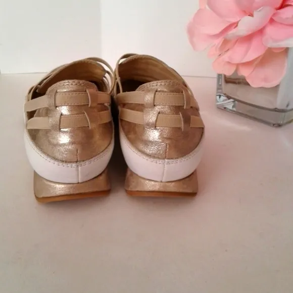 Stuart Weitzman gold metallic shoes