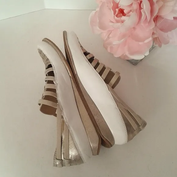 Stuart Weitzman gold metallic shoes