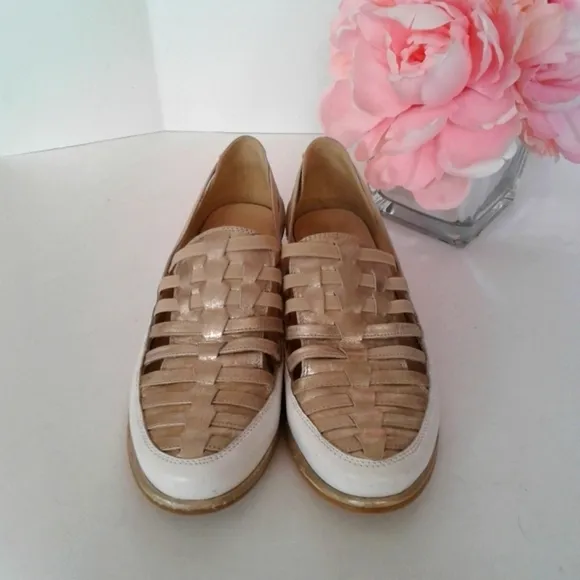 Stuart Weitzman gold metallic shoes