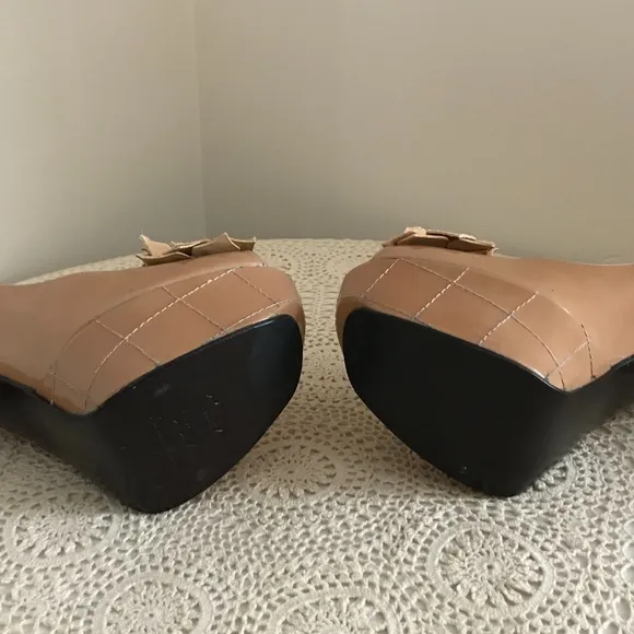 Stuart Weitzman Nude Patent Peep Toe Slingback Heels Sandals Size 9