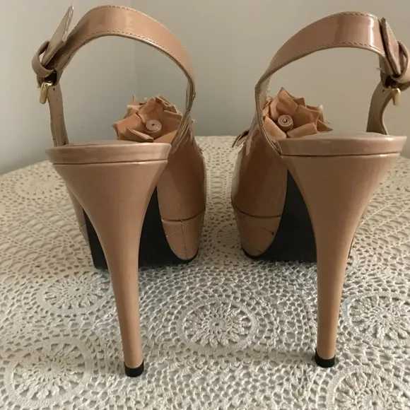 Stuart Weitzman Nude Patent Peep Toe Slingback Heels Sandals Size 9