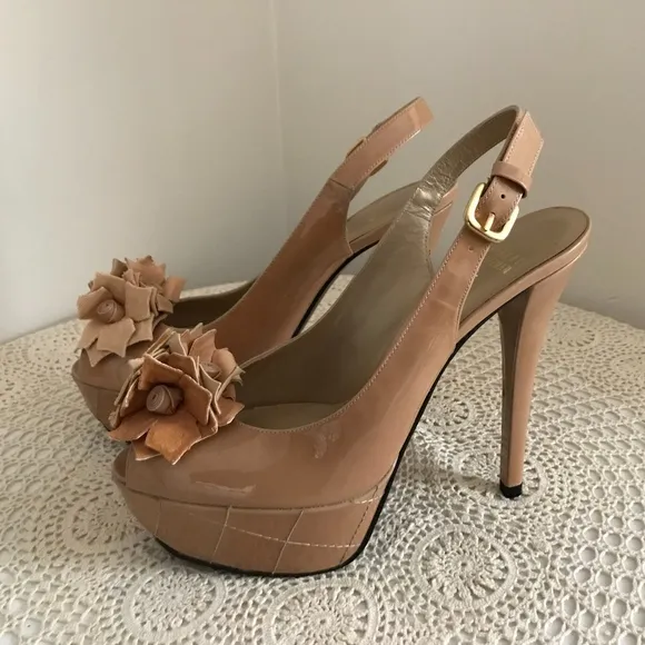 Stuart Weitzman Nude Patent Peep Toe Slingback Heels Sandals Size 9