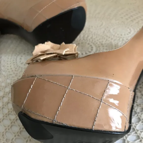 Stuart Weitzman Nude Patent Peep Toe Slingback Heels Sandals Size 9