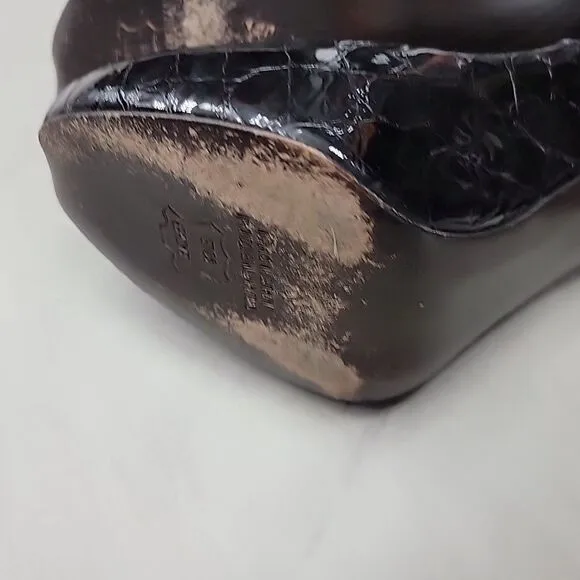 Stuart Weitzman Patent Leather Pumps Snake Skin Pattern Size 9