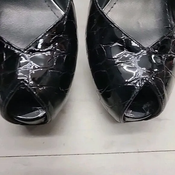 Stuart Weitzman Patent Leather Pumps Snake Skin Pattern Size 9