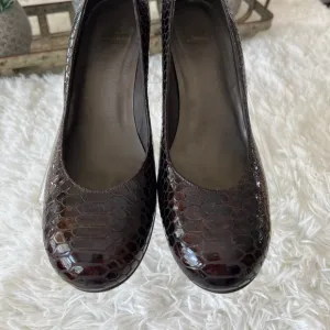 Stuart Weitzman Snake Print  Med wedge Shoes  Size 9B NWOT