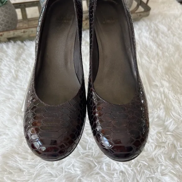 Stuart Weitzman Snake Print  Med wedge Shoes  Size 9B NWOT