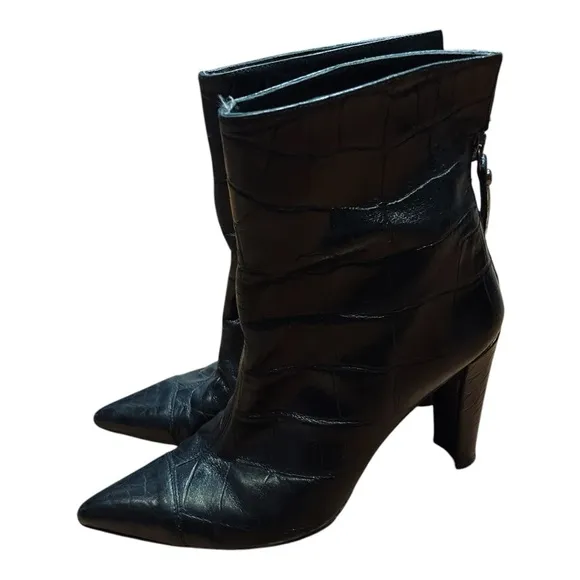 Stunning Stuart Weitzman Women's Black Leather Crocodile Booties Boots‎ Size 7.5