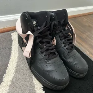 Stylish Black and Pink Women's High-Top Sneakers