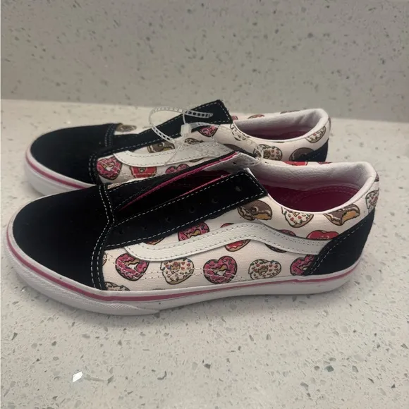 Stylish Black and White Women's Sneakers