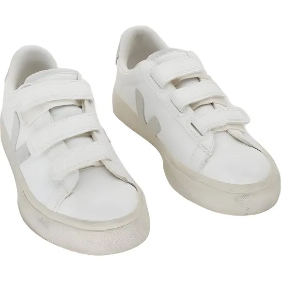 Stylish Veja Women's Recife Sneakers with Logo - Size 8 EU 39