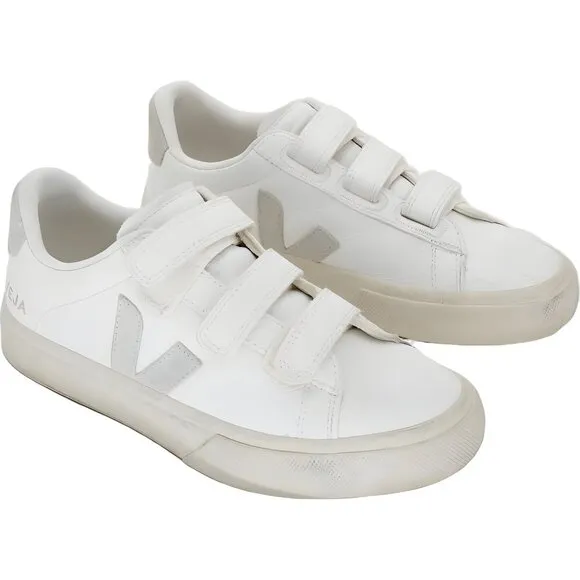 Stylish Veja Women's Recife Sneakers with Logo - Size 8 EU 39