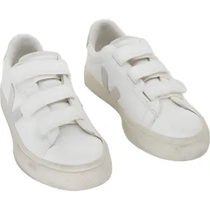 Stylish Veja Women's Recife Sneakers with Logo - Size 8 EU 39