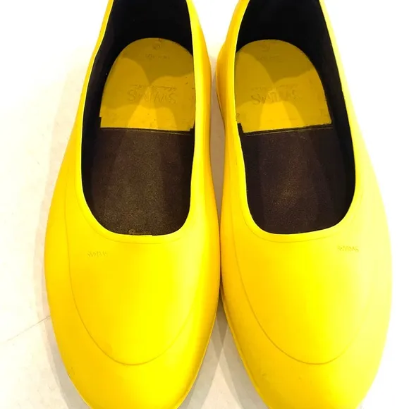 SWIMS Luxury Water Shoes Yellow M 9-11 Medium