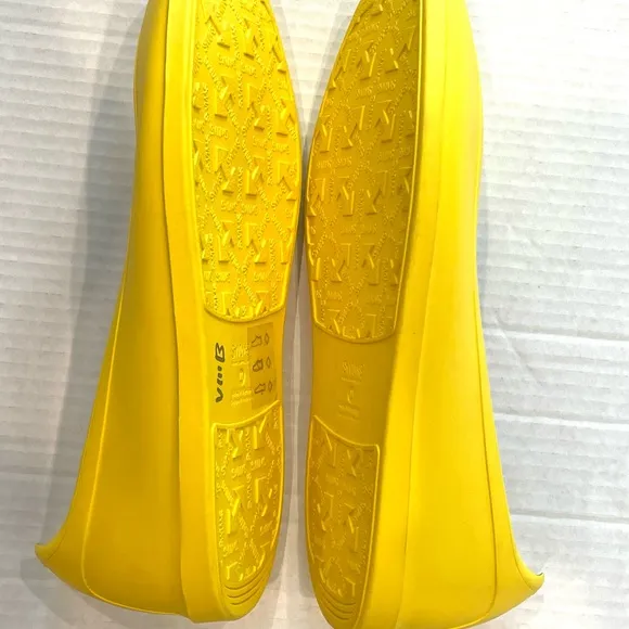 SWIMS Luxury Water Shoes Yellow M 9-11 Medium
