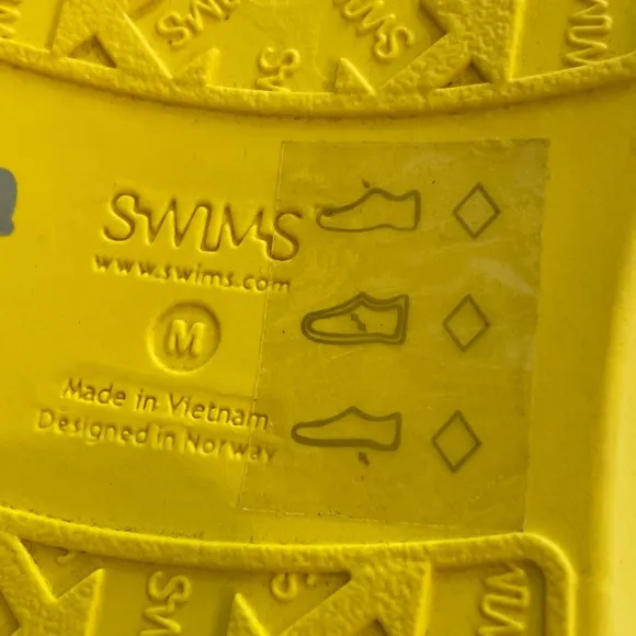 SWIMS Luxury Water Shoes Yellow M 9-11 Medium