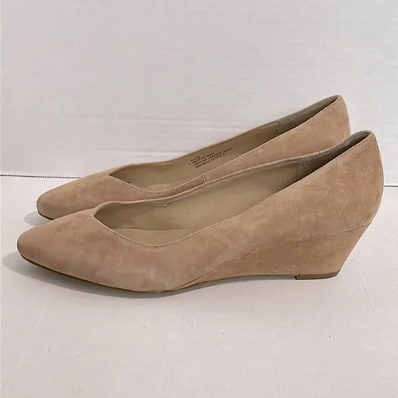 TALBOTS LANEY ASYMMETRICAL WEDGES - SUEDE TAN 8.5W (display shoe) NWOT