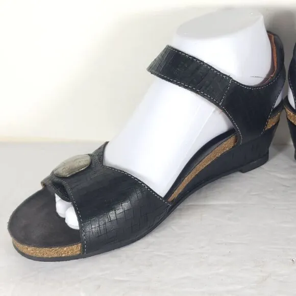 Taos Women’s Charade EU38 US 7-7,5 Black Leather Low Wedge Strappy Sandal Shoes
