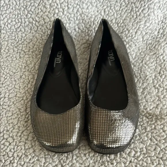 Taryn Rose Black Flats Sleek Comfortable Design