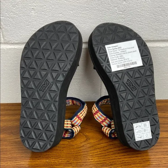 Teva Women’s Flatform Universal Platform Sandals Modern Check Lemon Drop Size 7